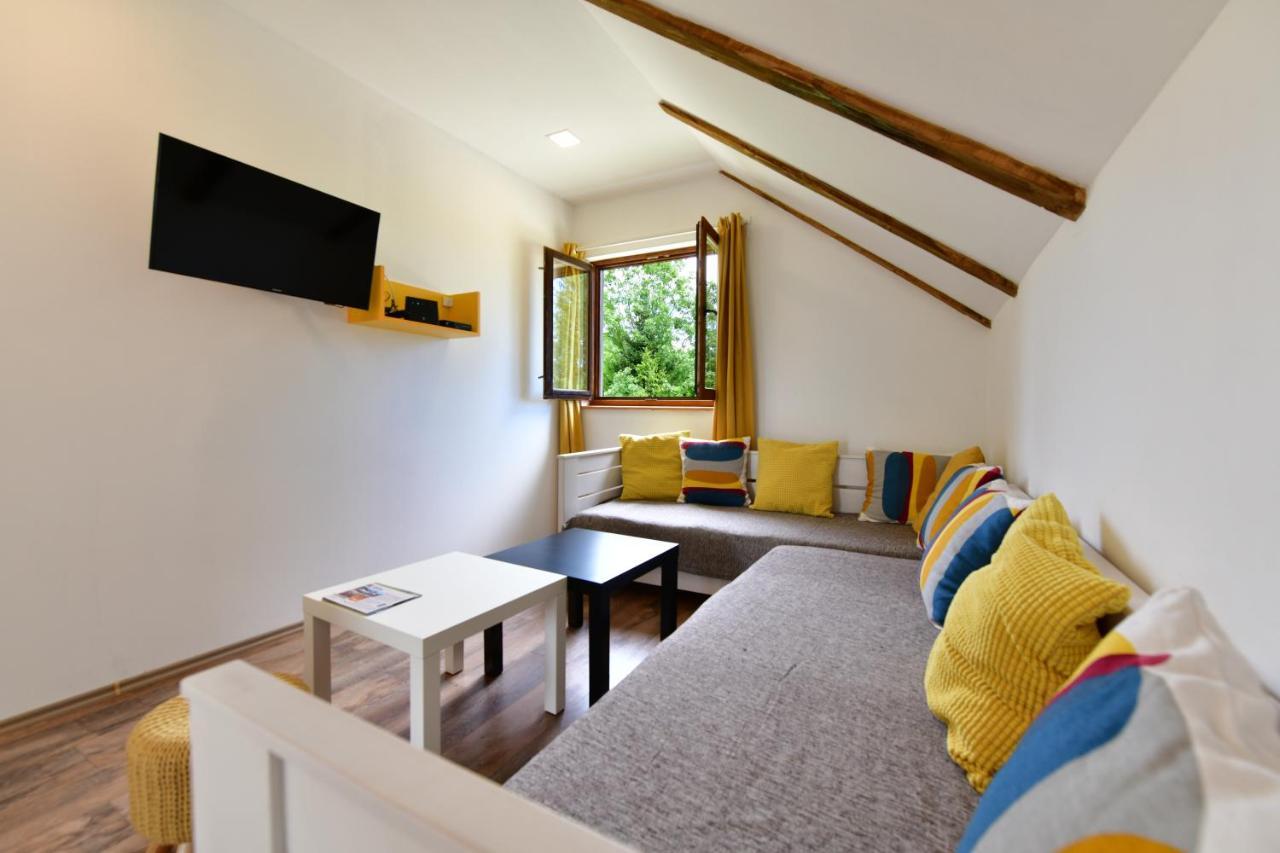 Apartman Doris Rakovica Exteriör bild