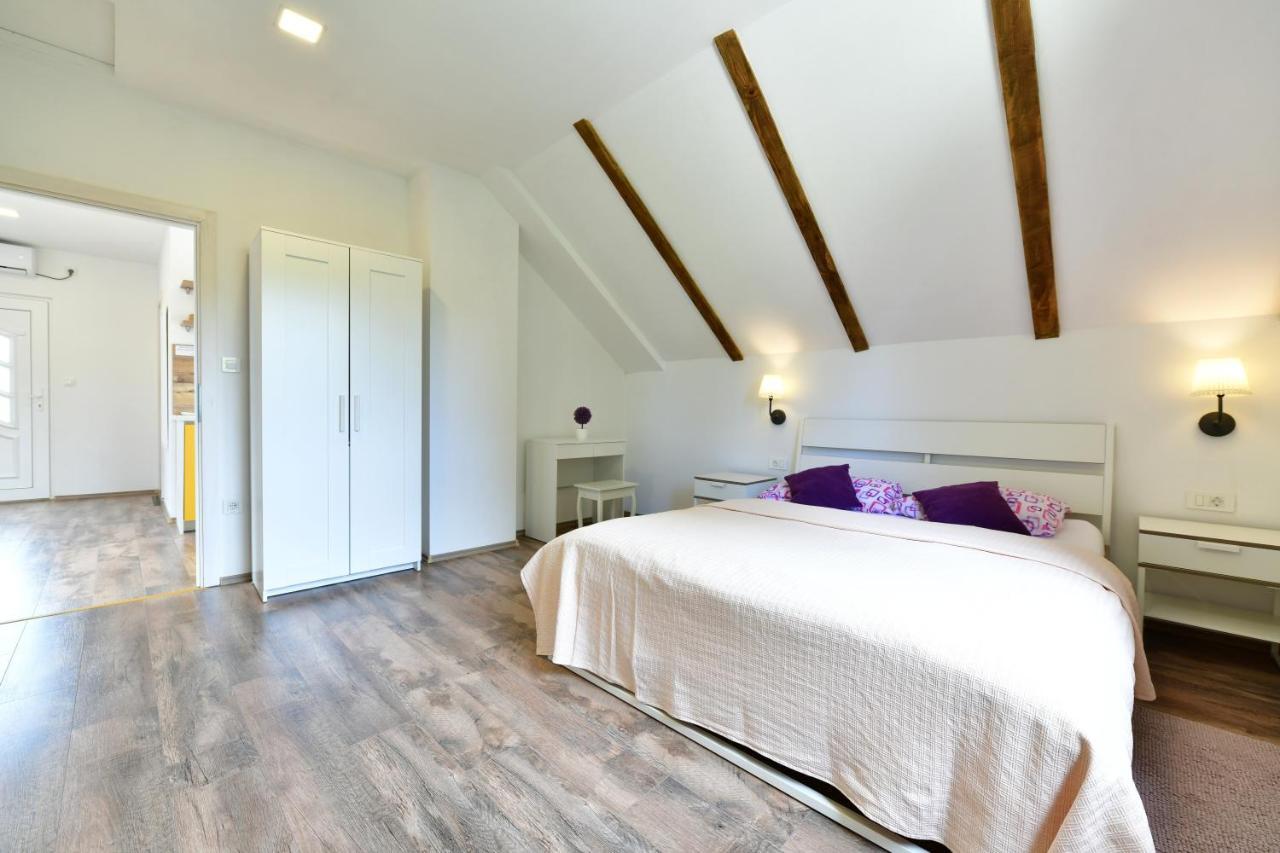 Apartman Doris Rakovica Exteriör bild