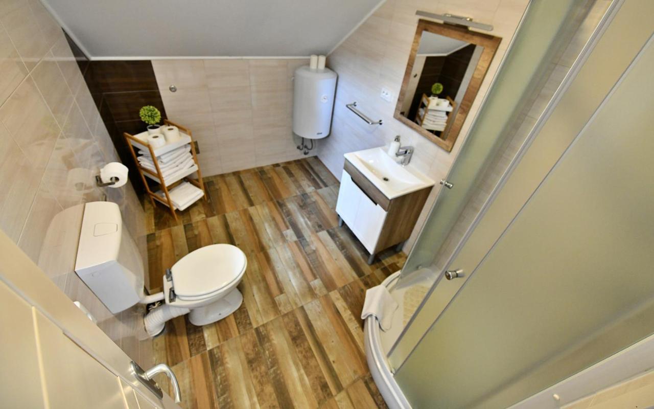 Apartman Doris Rakovica Exteriör bild